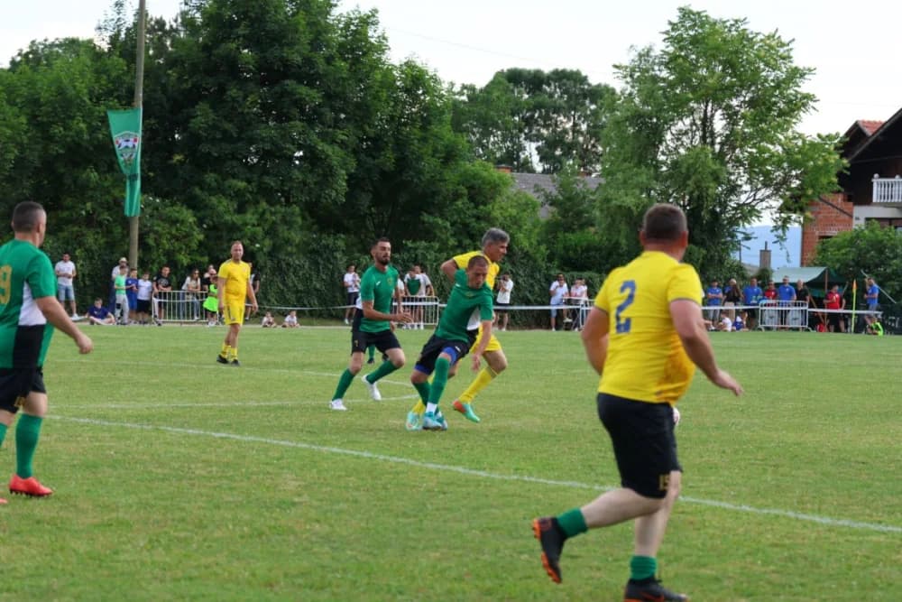 (FOTOGALERIJA) Uz 70. obljetnicu postojanja i rada u Biškupcima odigrana revijalna utakmica: NK BSK Biškupci – GNK Dinamo Veterni 5:5