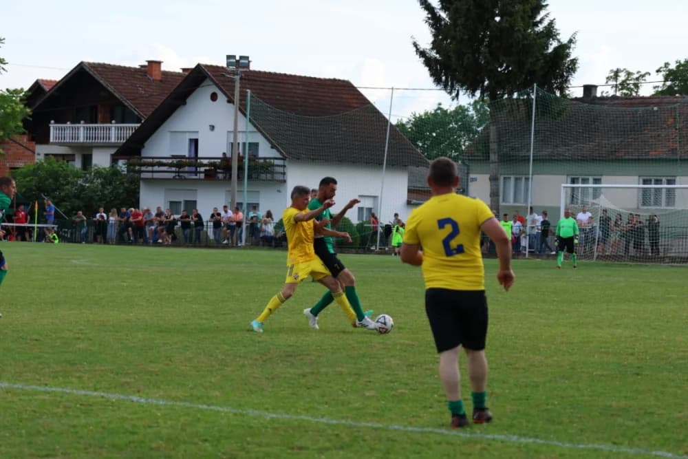 (FOTOGALERIJA) Uz 70. obljetnicu postojanja i rada u Biškupcima odigrana revijalna utakmica: NK BSK Biškupci – GNK Dinamo Veterni 5:5
