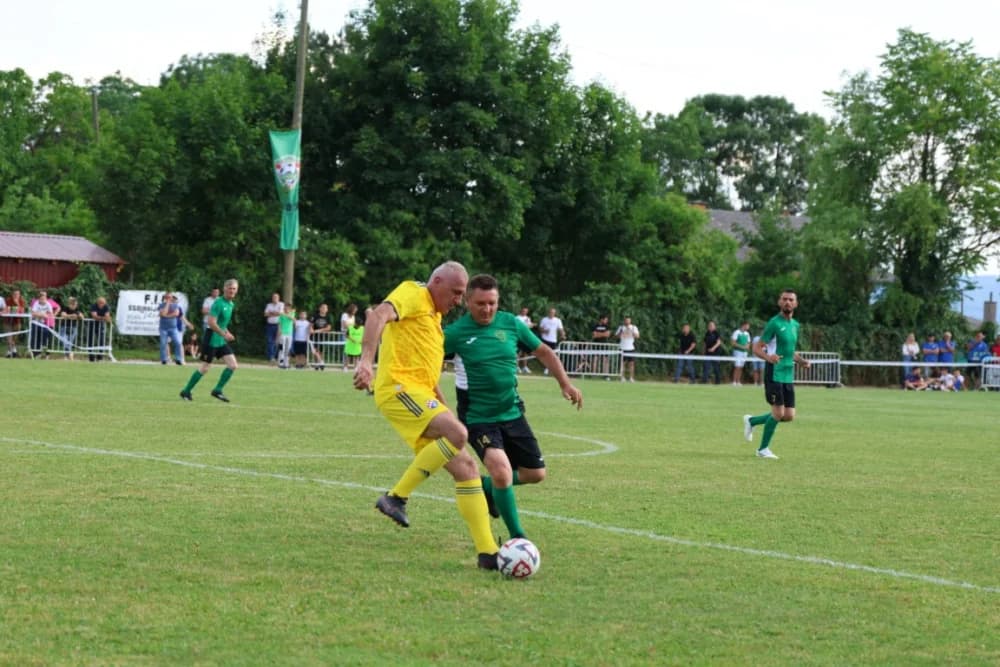 (FOTOGALERIJA) Uz 70. obljetnicu postojanja i rada u Biškupcima odigrana revijalna utakmica: NK BSK Biškupci – GNK Dinamo Veterni 5:5