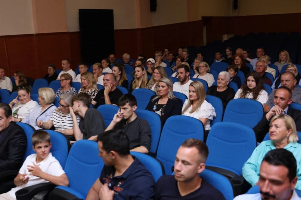 Za Miss Požeško-slavonske županije izabrana Ivana Krajina, za prvu pratilju Dora Dračić