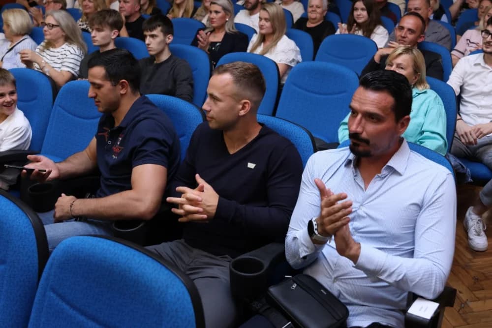Za Miss Požeško-slavonske županije izabrana Ivana Krajina, za prvu pratilju Dora Dračić
