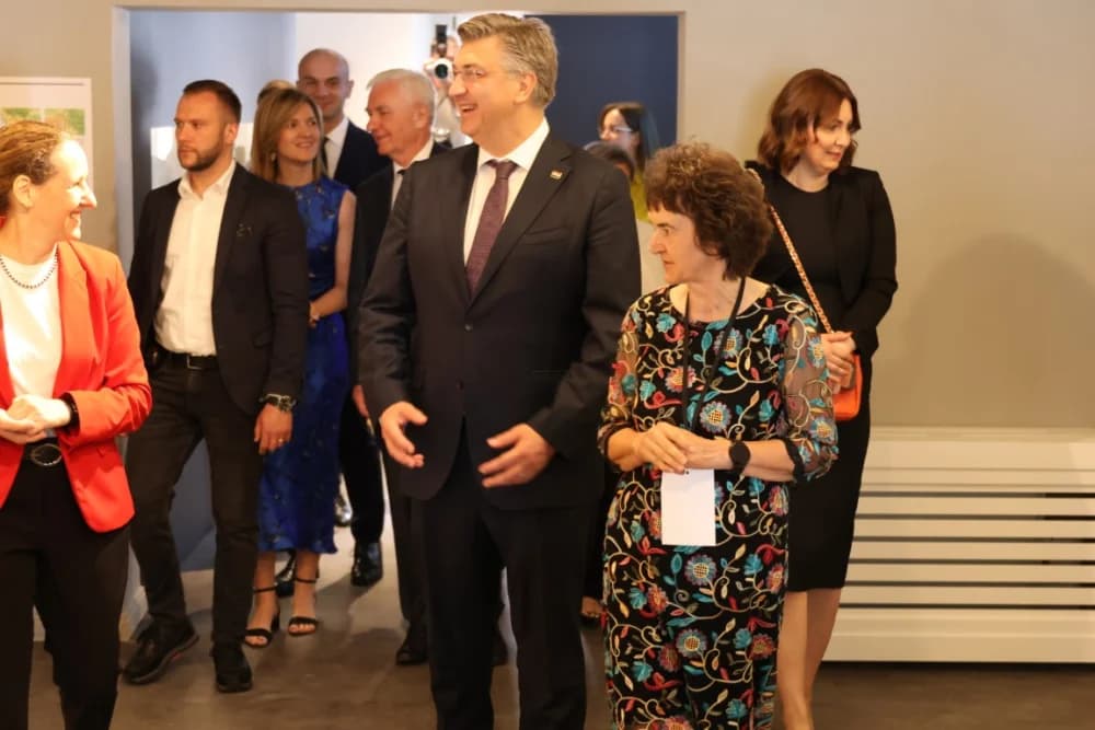 /FOTO/ Otvorena novouređena nova ʼpalačaʼ u centru grada: ʼMuzej dobra navikaʼ