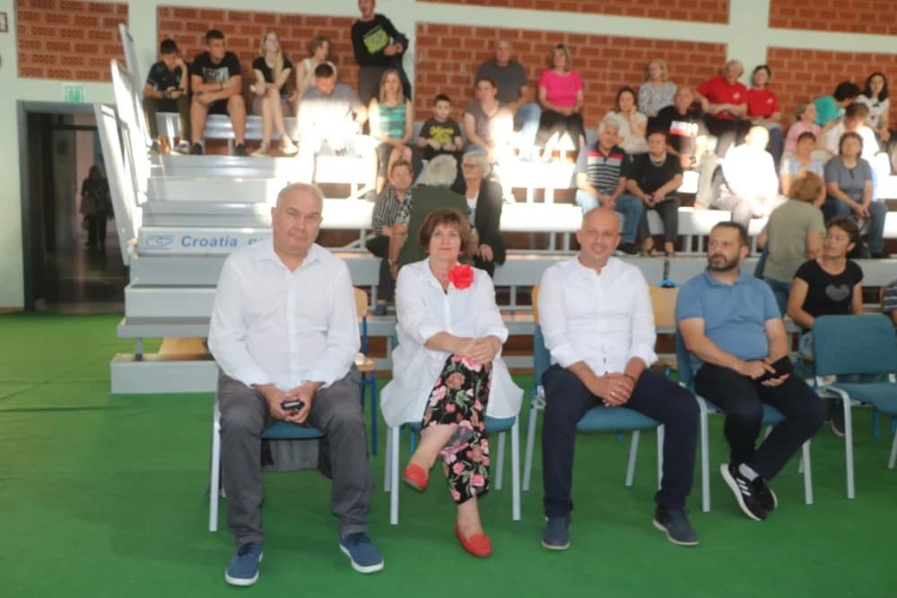 FOLKLOR U BRESTOVCU: KUD Berda na visini zadatka, a uz njih šest skupina prikazalo bogatstvo običaja