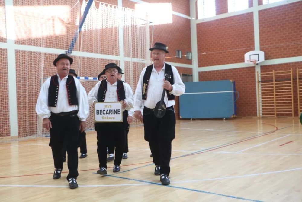 FOLKLOR U BRESTOVCU: KUD Berda na visini zadatka, a uz njih šest skupina prikazalo bogatstvo običaja