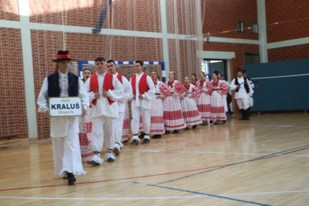 FOLKLOR U BRESTOVCU: KUD Berda na visini zadatka, a uz njih šest skupina prikazalo bogatstvo običaja