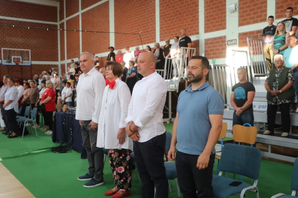 FOLKLOR U BRESTOVCU: KUD Berda na visini zadatka, a uz njih šest skupina prikazalo bogatstvo običaja