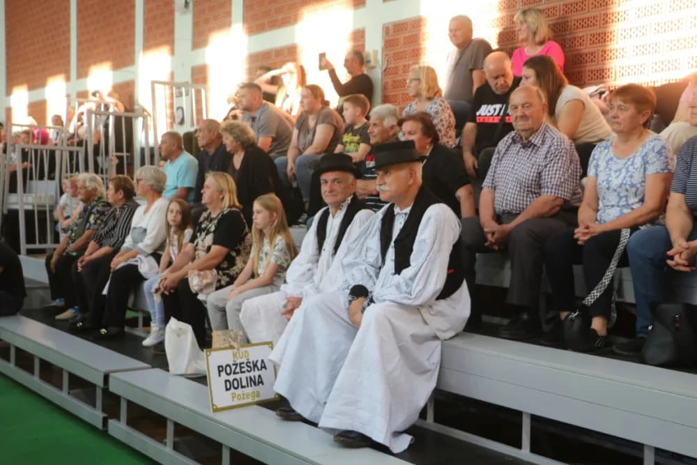 FOLKLOR U BRESTOVCU: KUD Berda na visini zadatka, a uz njih šest skupina prikazalo bogatstvo običaja
