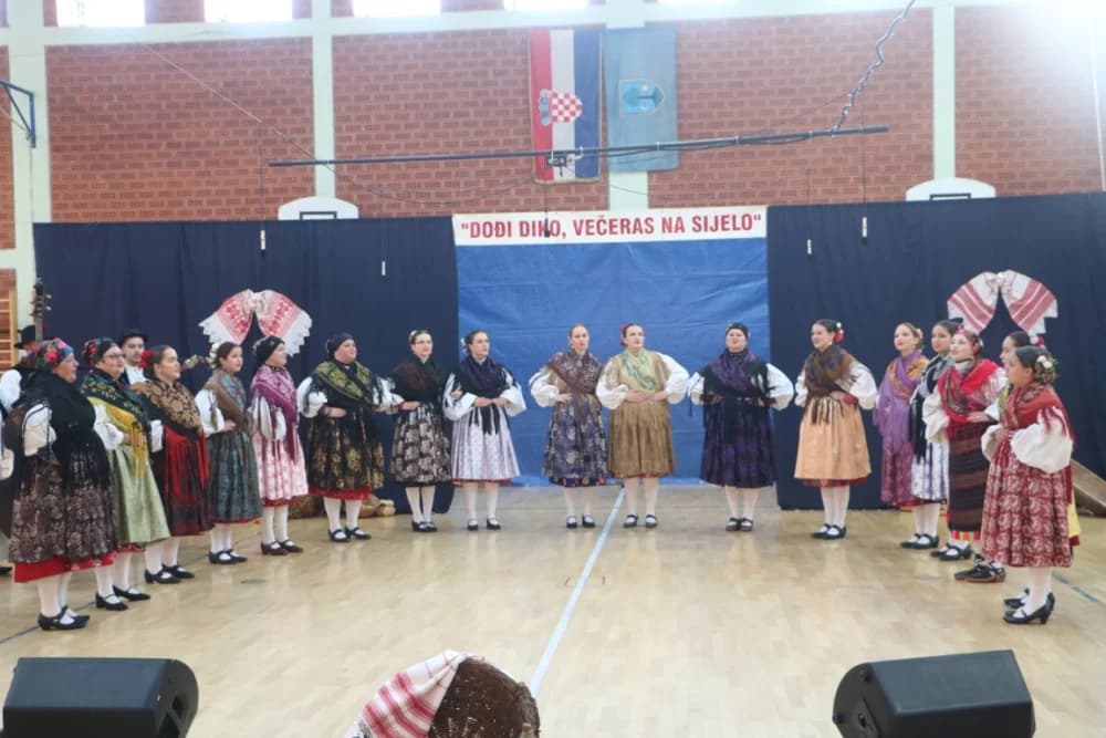 FOLKLOR U BRESTOVCU: KUD Berda na visini zadatka, a uz njih šest skupina prikazalo bogatstvo običaja