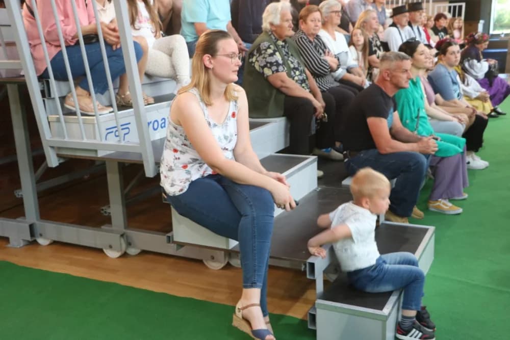 FOLKLOR U BRESTOVCU: KUD Berda na visini zadatka, a uz njih šest skupina prikazalo bogatstvo običaja