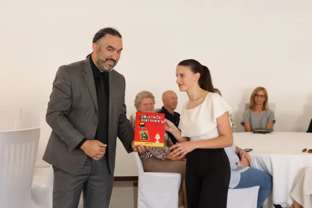 Koji su učenici jakšičke škole nagrađeni za svoja dostignuća na državnom i županijskom natjecanju