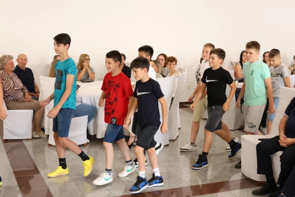 Koji su učenici jakšičke škole nagrađeni za svoja dostignuća na državnom i županijskom natjecanju
