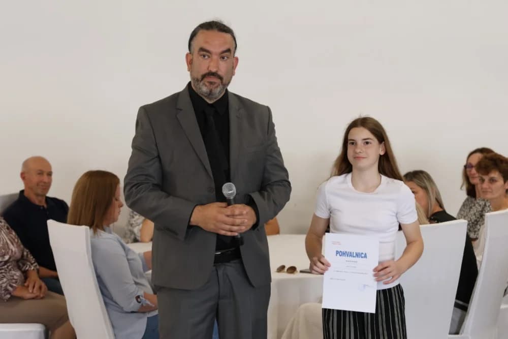 Koji su učenici jakšičke škole nagrađeni za svoja dostignuća na državnom i županijskom natjecanju