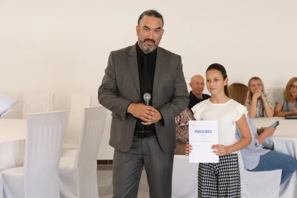 Koji su učenici jakšičke škole nagrađeni za svoja dostignuća na državnom i županijskom natjecanju