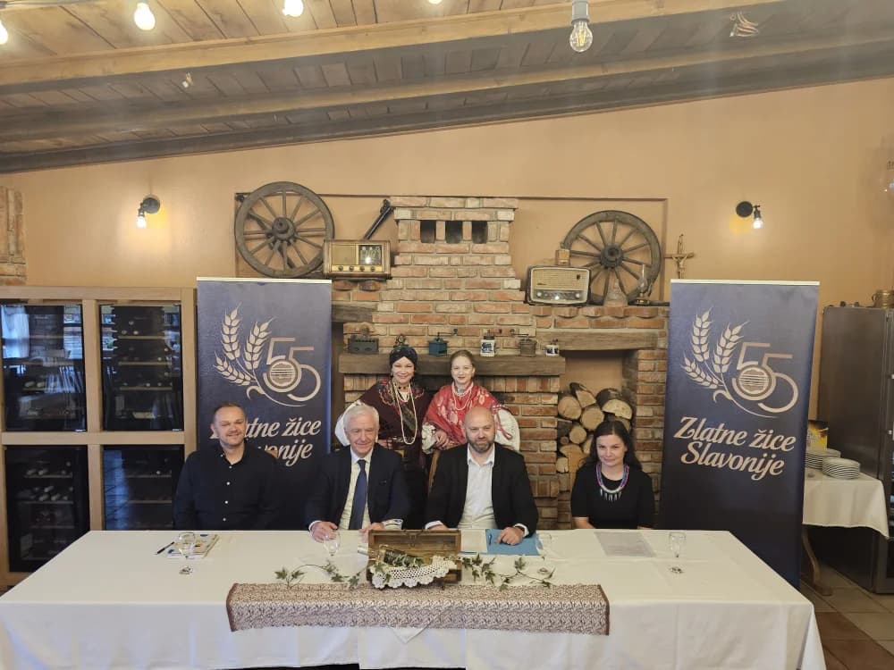JUBILARNI POŽEŠKI FESTIVAL: Bogat program sa dvije večeri novih pjesama, obiljem folklora, te koncertima Petra Graše, Gazda i Slavonskih lola