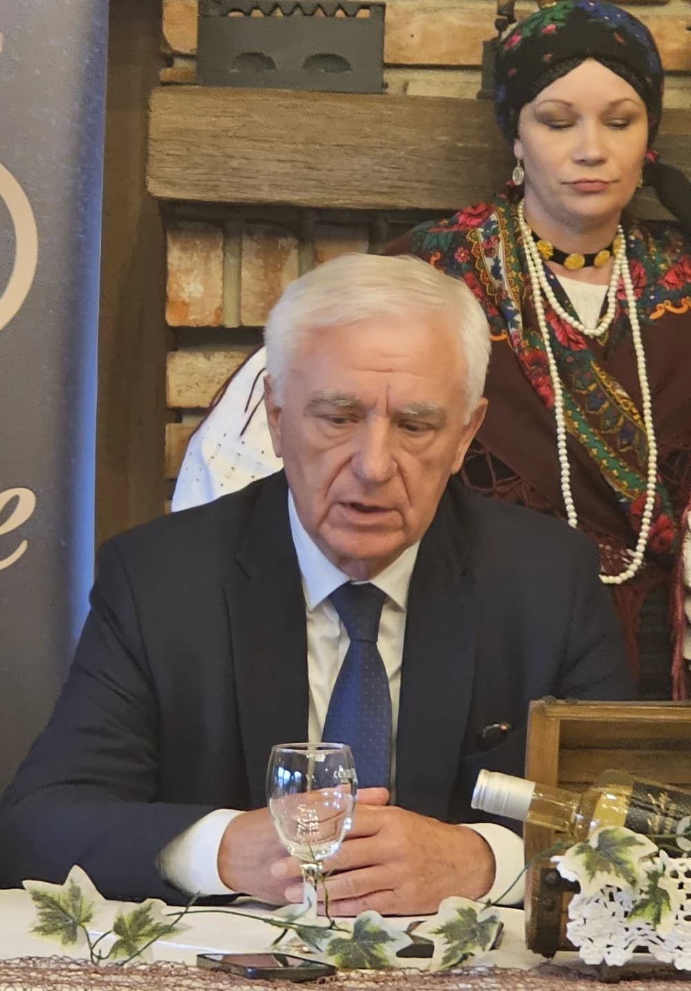 JUBILARNI POŽEŠKI FESTIVAL: Bogat program sa dvije večeri novih pjesama, obiljem folklora, te koncertima Petra Graše, Gazda i Slavonskih lola