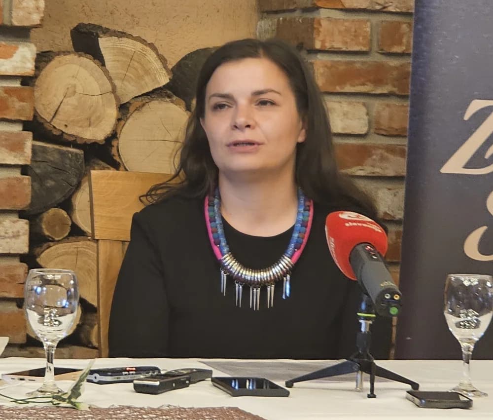 JUBILARNI POŽEŠKI FESTIVAL: Bogat program sa dvije večeri novih pjesama, obiljem folklora, te koncertima Petra Graše, Gazda i Slavonskih lola