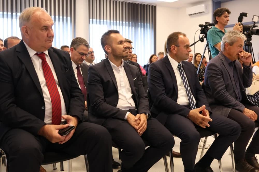 Svečano otvorena nova zgrada Zavoda za hitnu medicinu Požeško-slavonske županije: „Preseljenjem na ovu lokaciju ʼkupiliʼ smo vrijeme za hitne pacijente“