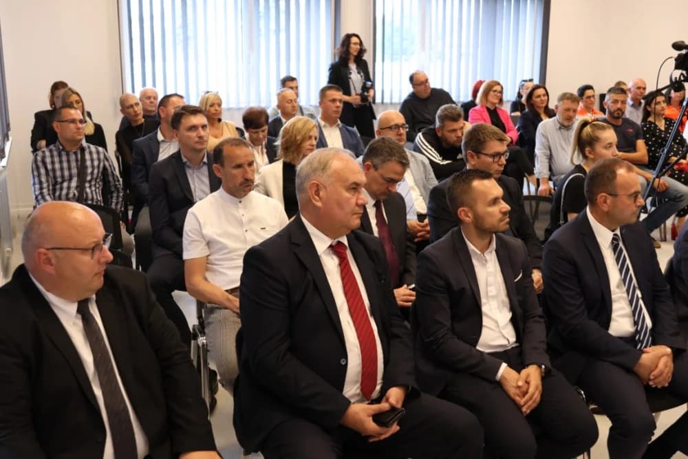 Svečano otvorena nova zgrada Zavoda za hitnu medicinu Požeško-slavonske županije: „Preseljenjem na ovu lokaciju ʼkupiliʼ smo vrijeme za hitne pacijente“