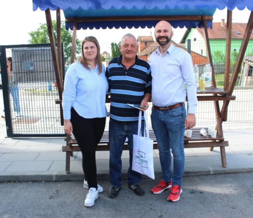 Najbolji sok od bazge pripremili Martina Majstorović iz Kalinića i učenici područne škole „Tomo Perić” iz Buka
