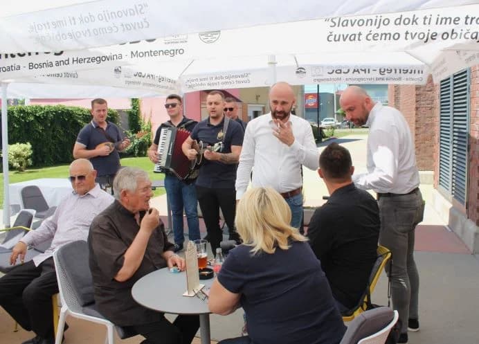 Na Trgu bećarca u Pleternici otvoren suvremeno opremljeni kafić „Segedac“