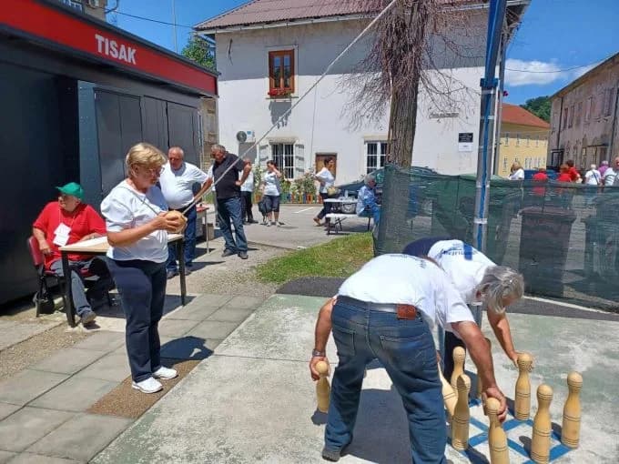 Članovi Matice umirovljenika Požeško-slavonske županije sudjelovali na osmim susretima s kolegicama i kolegama iz cijele Hrvatske u Dugoj Resi