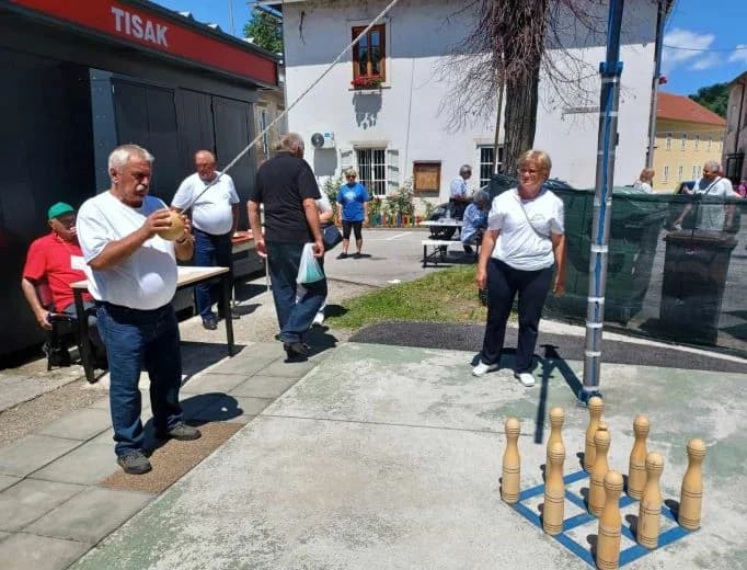 Članovi Matice umirovljenika Požeško-slavonske županije sudjelovali na osmim susretima s kolegicama i kolegama iz cijele Hrvatske u Dugoj Resi