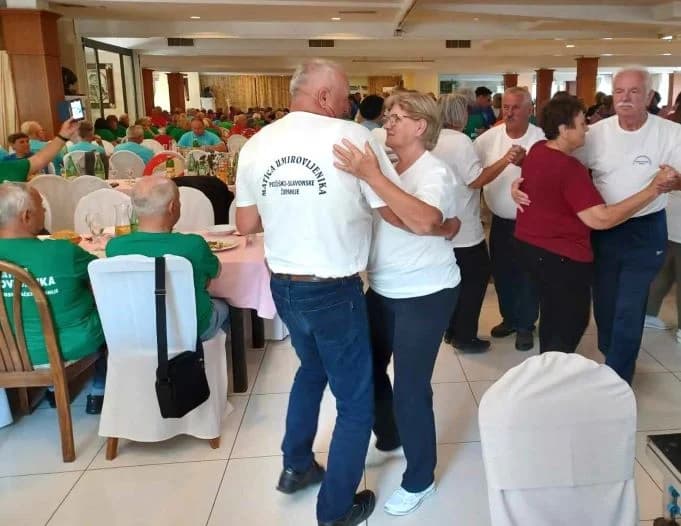 Članovi Matice umirovljenika Požeško-slavonske županije sudjelovali na osmim susretima s kolegicama i kolegama iz cijele Hrvatske u Dugoj Resi