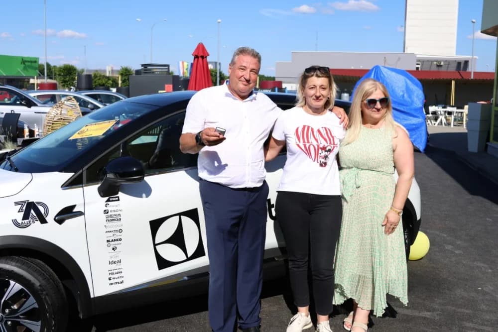Automobil u nagradnoj igri tvrtke Alles osvojila Ivana Mjertan iz Požege