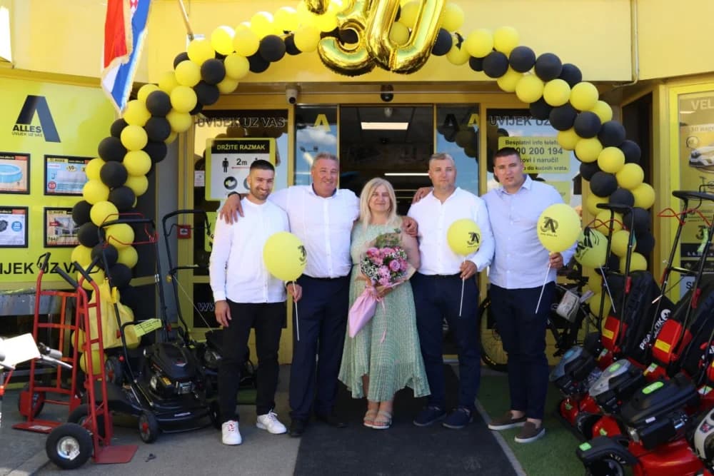 Automobil u nagradnoj igri tvrtke Alles osvojila Ivana Mjertan iz Požege
