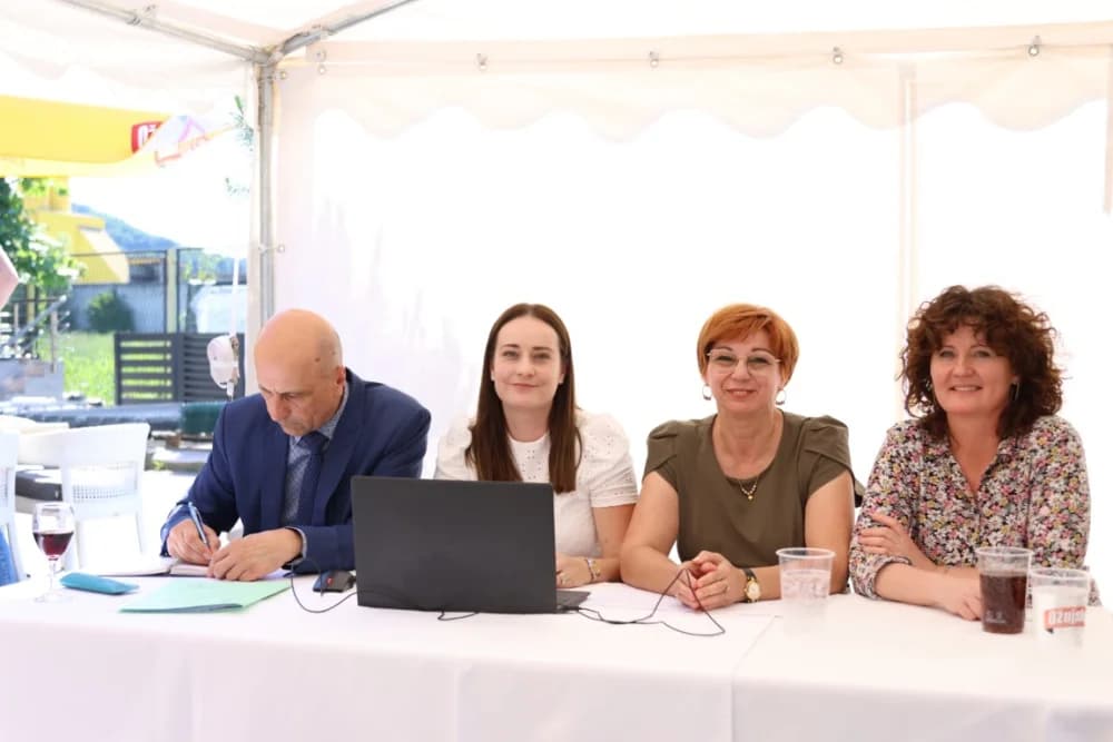 Automobil u nagradnoj igri tvrtke Alles osvojila Ivana Mjertan iz Požege