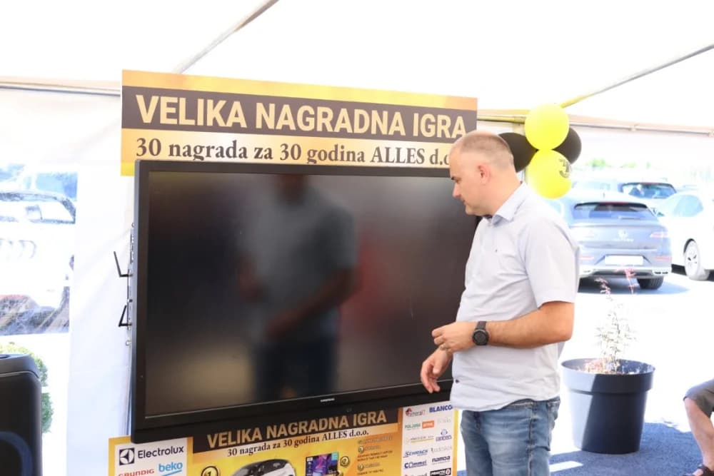 Automobil u nagradnoj igri tvrtke Alles osvojila Ivana Mjertan iz Požege