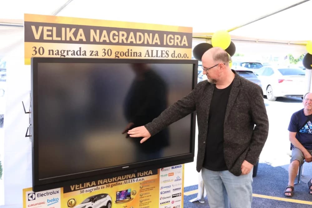 Automobil u nagradnoj igri tvrtke Alles osvojila Ivana Mjertan iz Požege