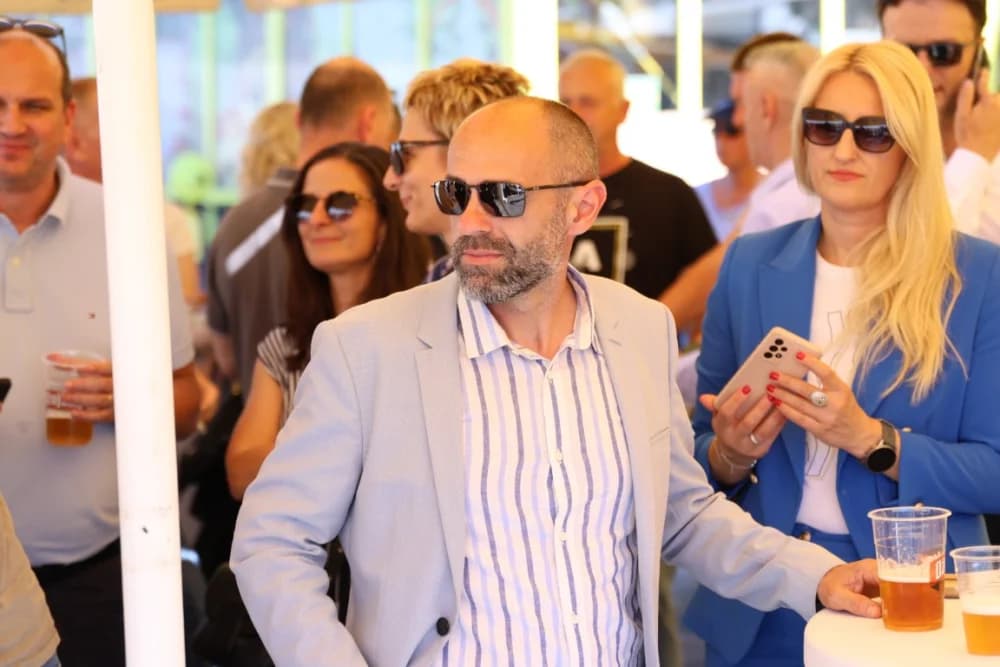 Automobil u nagradnoj igri tvrtke Alles osvojila Ivana Mjertan iz Požege
