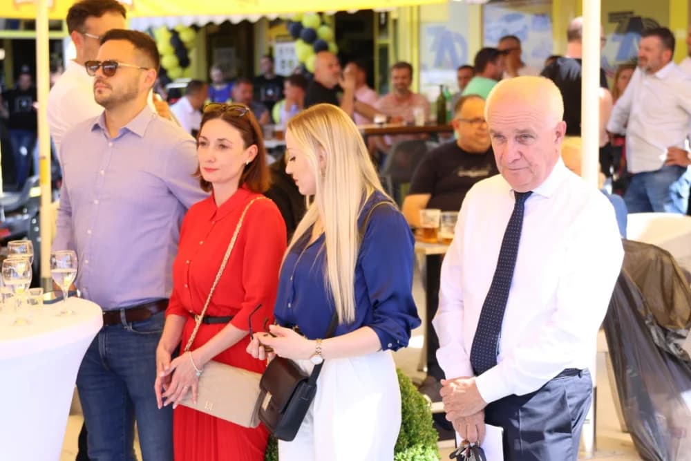 Automobil u nagradnoj igri tvrtke Alles osvojila Ivana Mjertan iz Požege