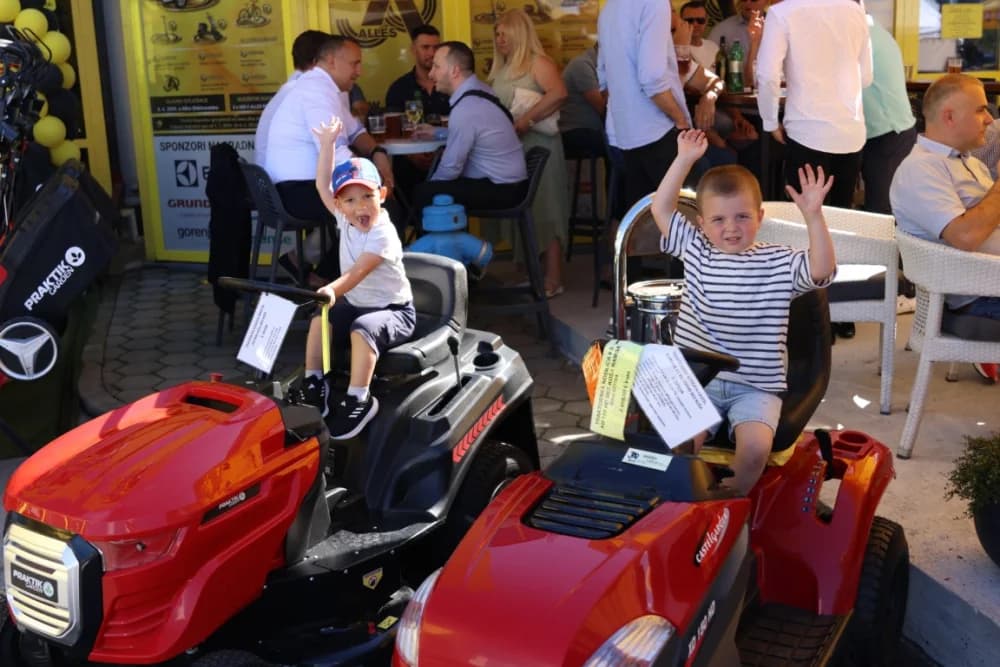 Automobil u nagradnoj igri tvrtke Alles osvojila Ivana Mjertan iz Požege