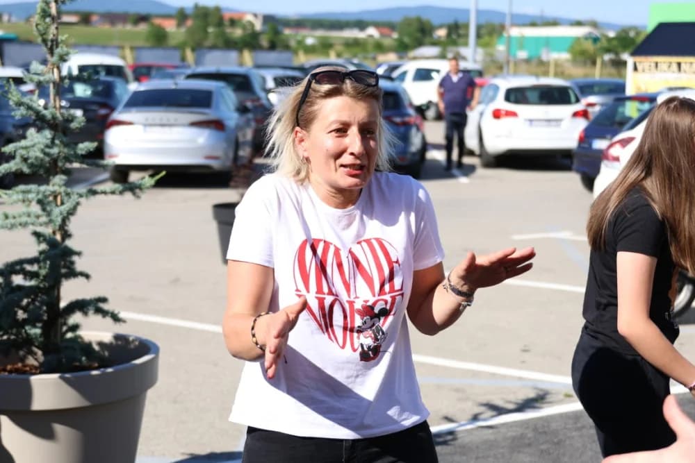 Automobil u nagradnoj igri tvrtke Alles osvojila Ivana Mjertan iz Požege