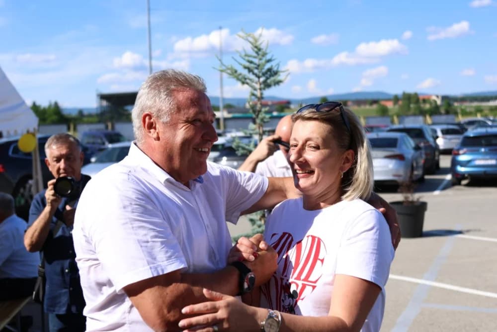 Automobil u nagradnoj igri tvrtke Alles osvojila Ivana Mjertan iz Požege
