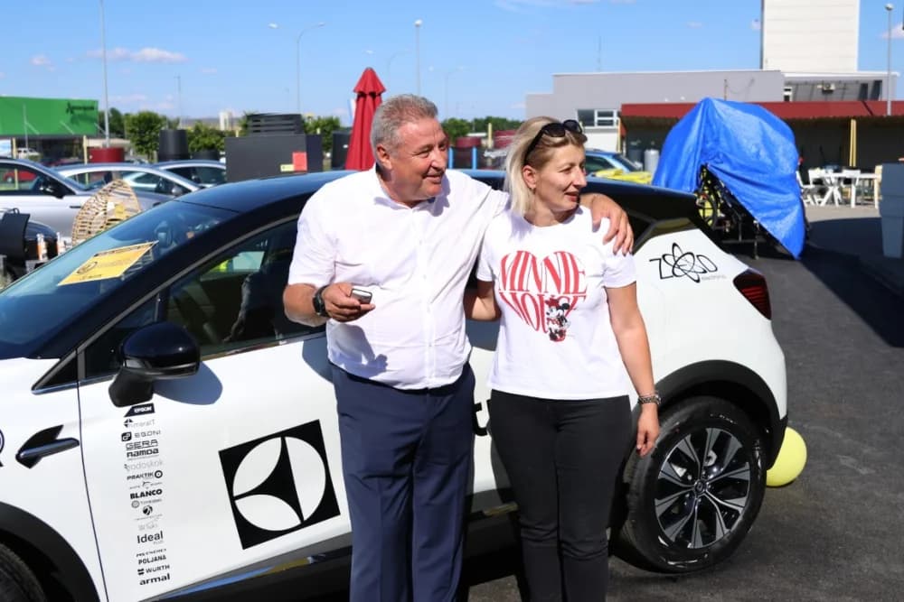 Automobil u nagradnoj igri tvrtke Alles osvojila Ivana Mjertan iz Požege
