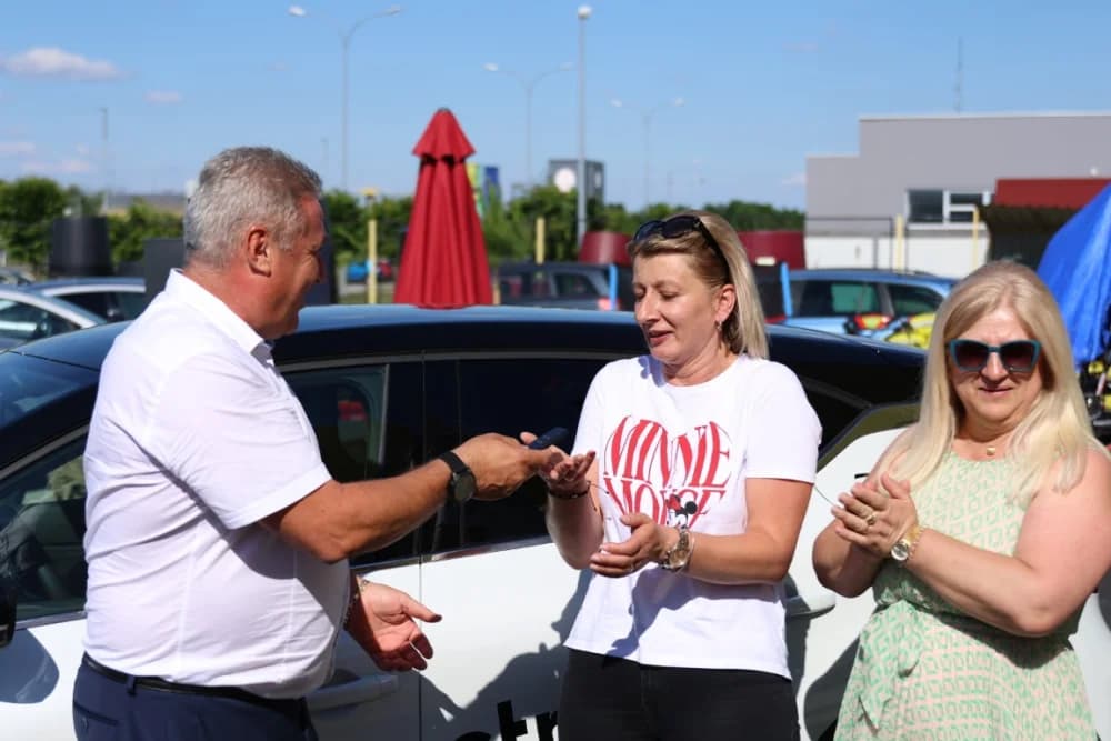 Automobil u nagradnoj igri tvrtke Alles osvojila Ivana Mjertan iz Požege