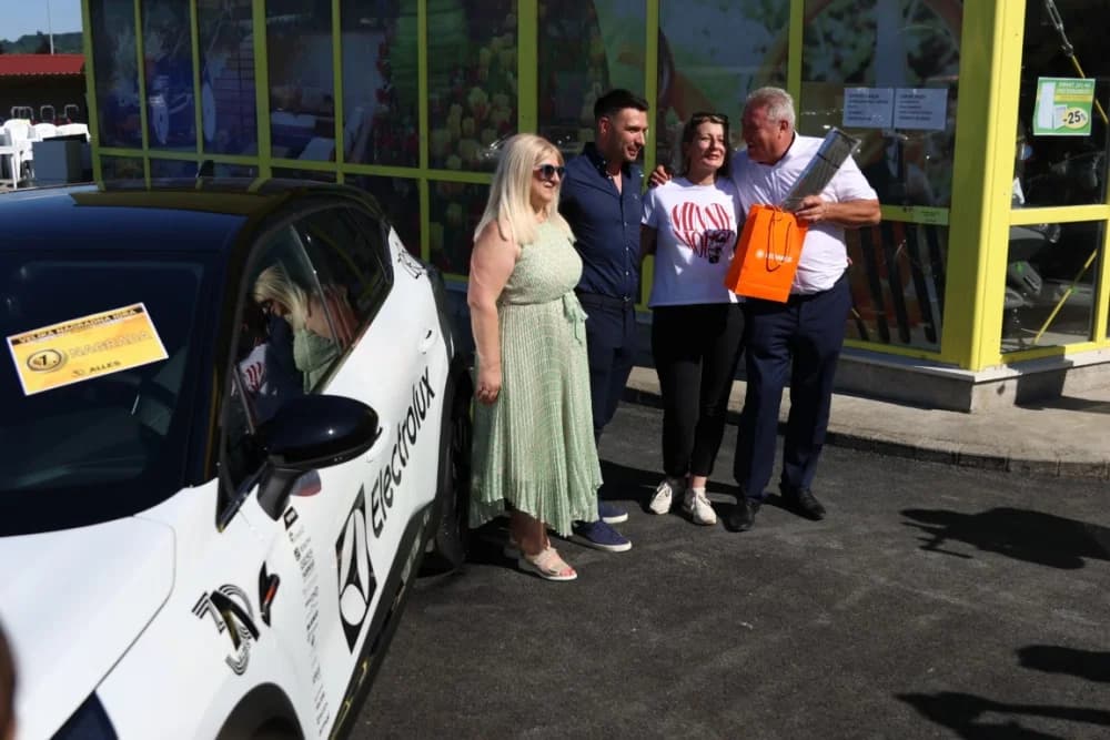 Automobil u nagradnoj igri tvrtke Alles osvojila Ivana Mjertan iz Požege