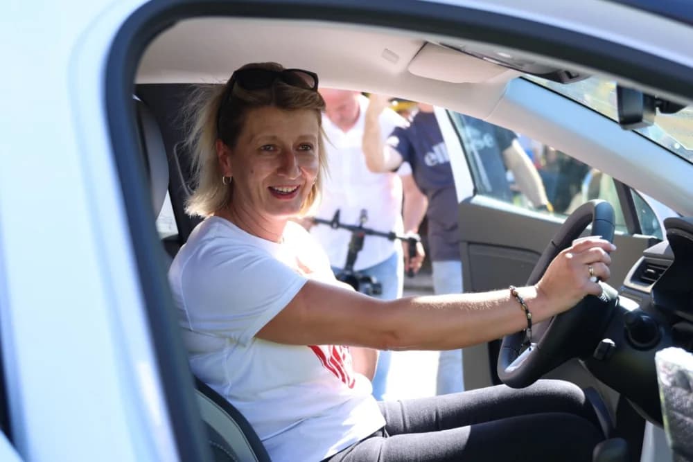 Automobil u nagradnoj igri tvrtke Alles osvojila Ivana Mjertan iz Požege
