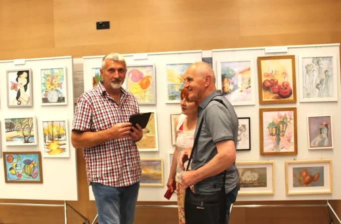OBILJEŽAVANJE DANA HRVATSKIH BRANITELJA GRADA POŽEGE:  U Gradskoj knjižnici otvorena izložba „Crtanje u pokušaju”