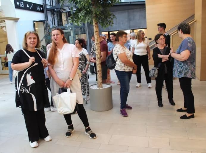 OBILJEŽAVANJE DANA HRVATSKIH BRANITELJA GRADA POŽEGE:  U Gradskoj knjižnici otvorena izložba „Crtanje u pokušaju”