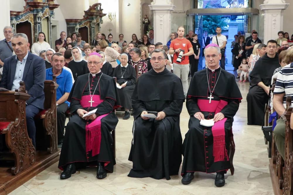 Ususret ređenju novog požeškog biskupa: Služba Večernjih hvala i duhovno-glazbeni program