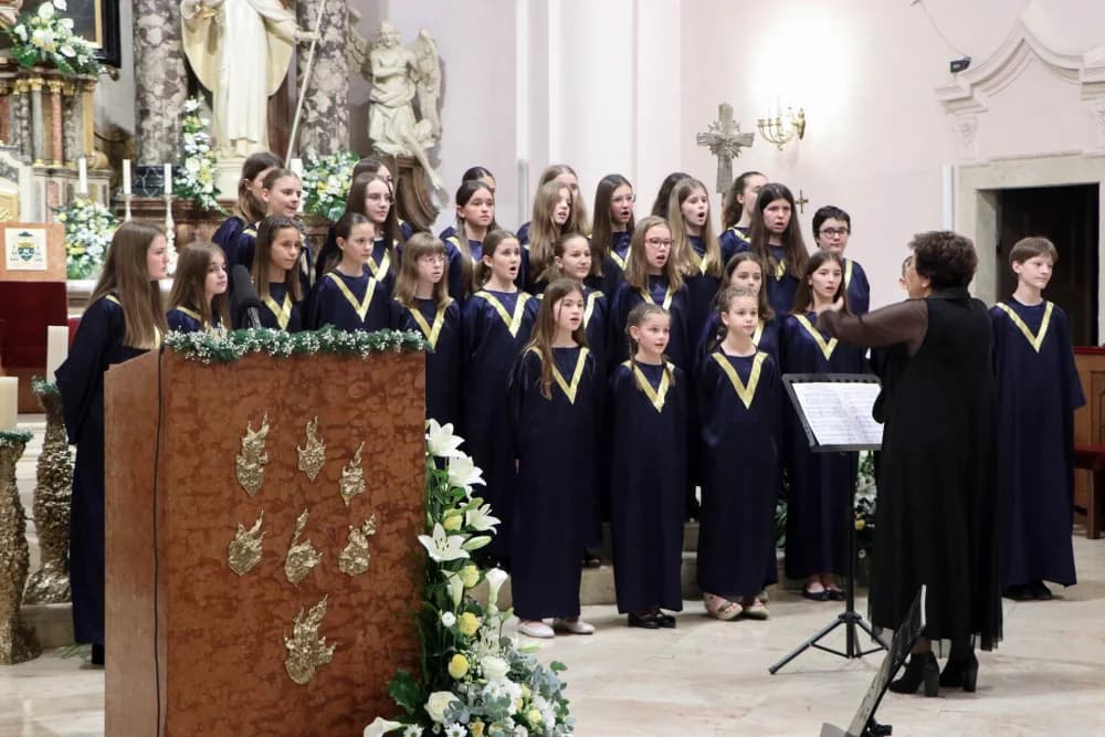 Ususret ređenju novog požeškog biskupa: Služba Večernjih hvala i duhovno-glazbeni program