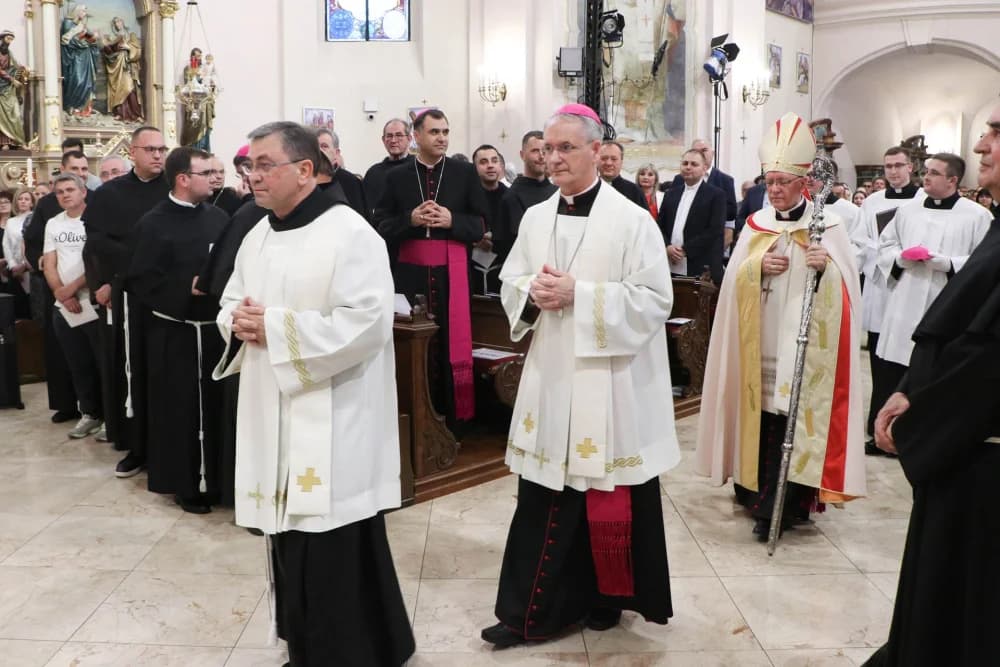 Ususret ređenju novog požeškog biskupa: Služba Večernjih hvala i duhovno-glazbeni program