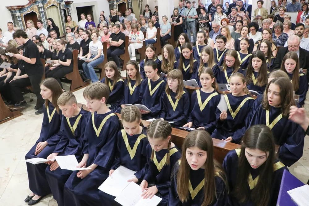 Ususret ređenju novog požeškog biskupa: Služba Večernjih hvala i duhovno-glazbeni program