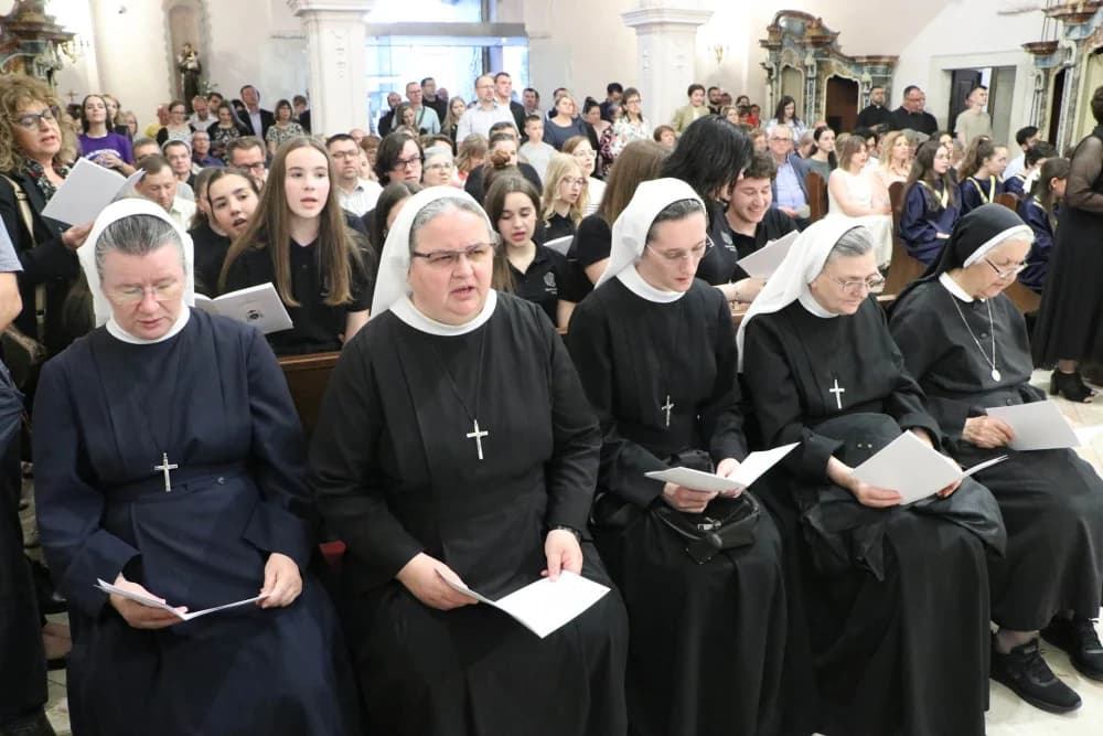 Ususret ređenju novog požeškog biskupa: Služba Večernjih hvala i duhovno-glazbeni program