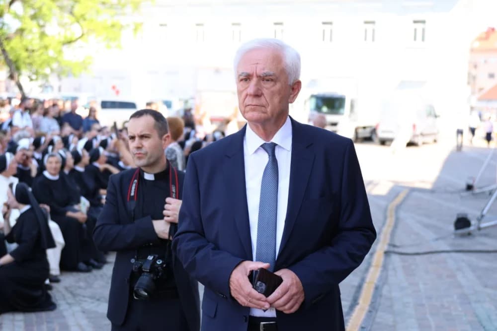 (VELIKA FOTOGALERIJA) Ređenje novog požeškog biskupa msgr. Ive Martinovića