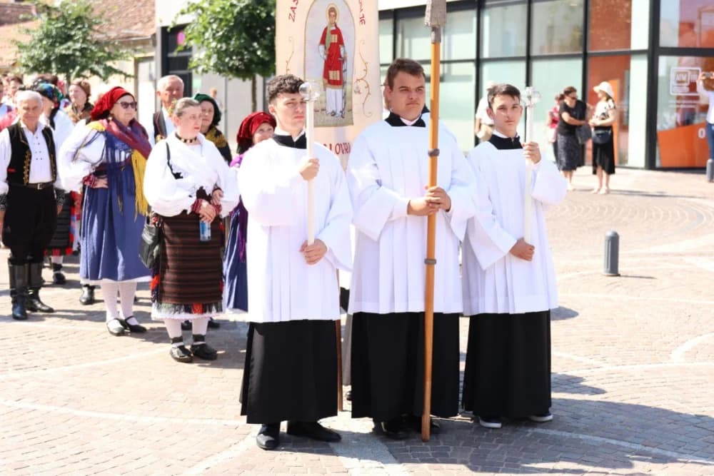 (VELIKA FOTOGALERIJA) Ređenje novog požeškog biskupa msgr. Ive Martinovića